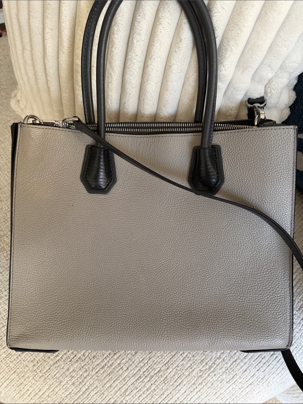 Michael Kors Grey and Black Mercer Pebbled Leather Convertible Tote - Picture 4 of 14